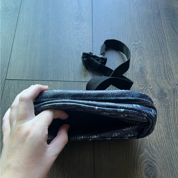 NWOT adidas fanny pack - Picture 5 of 7